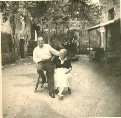 Tulio sa mère Alba.jpg